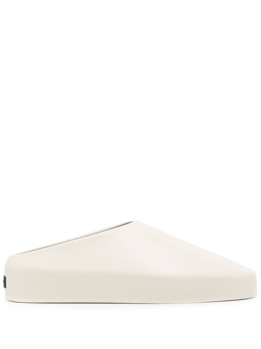 The California 2.0 slippers