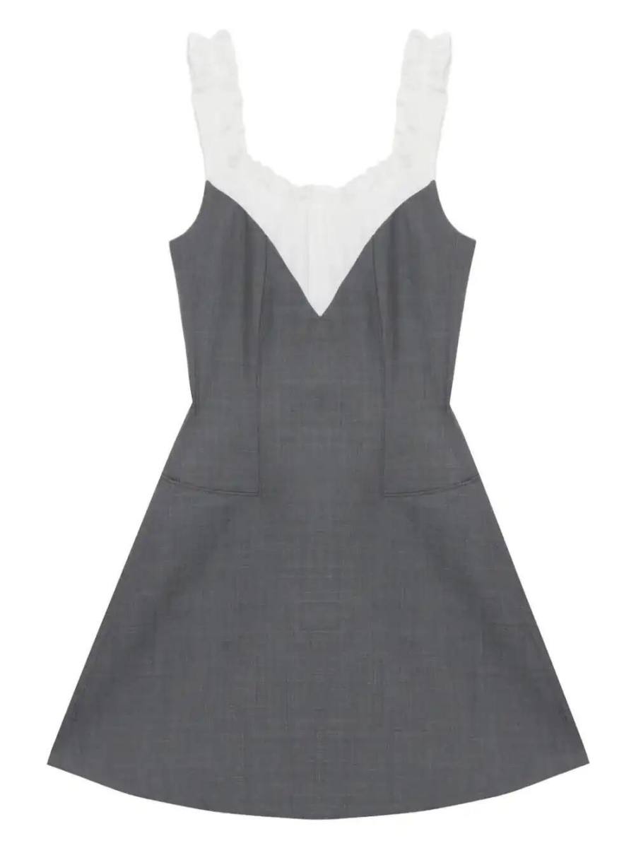 sleeveless dress