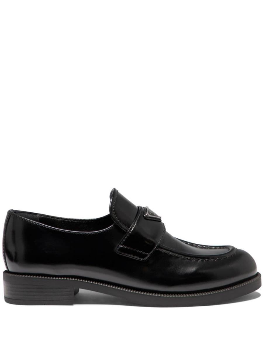 triangle logo leather loafers