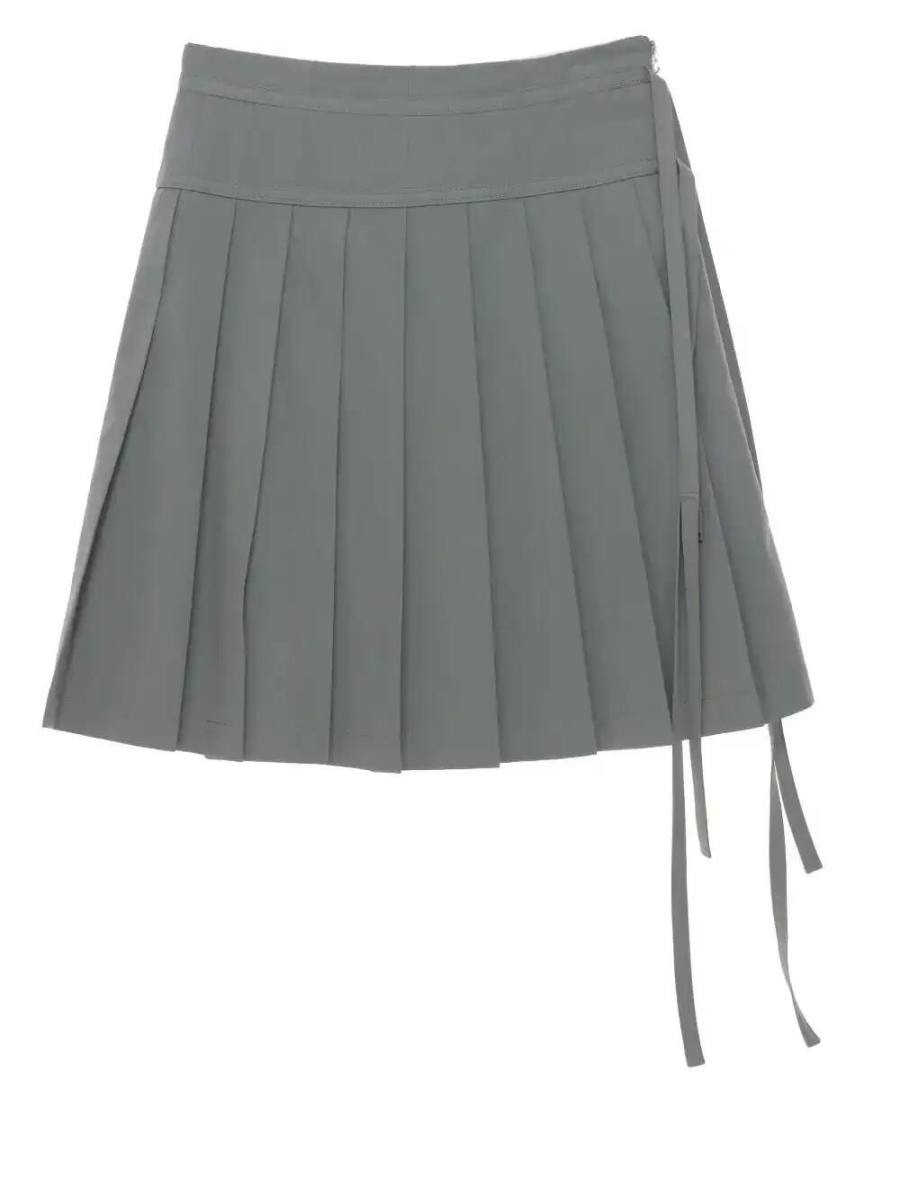 pleated skirt