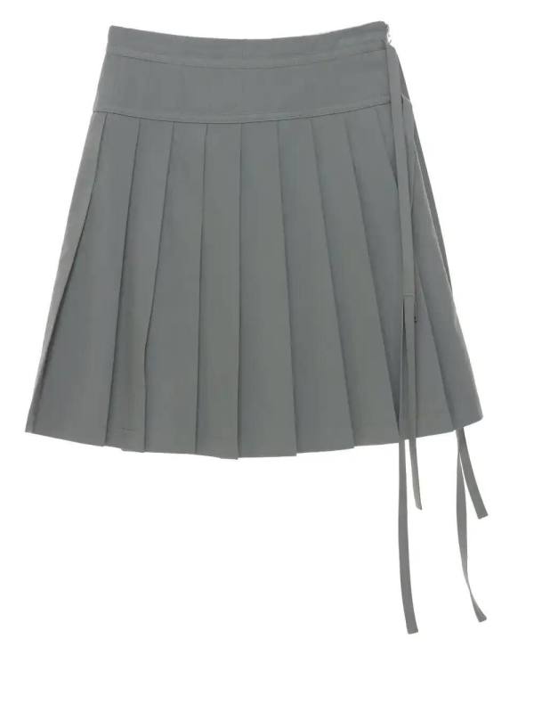 pleated skirt