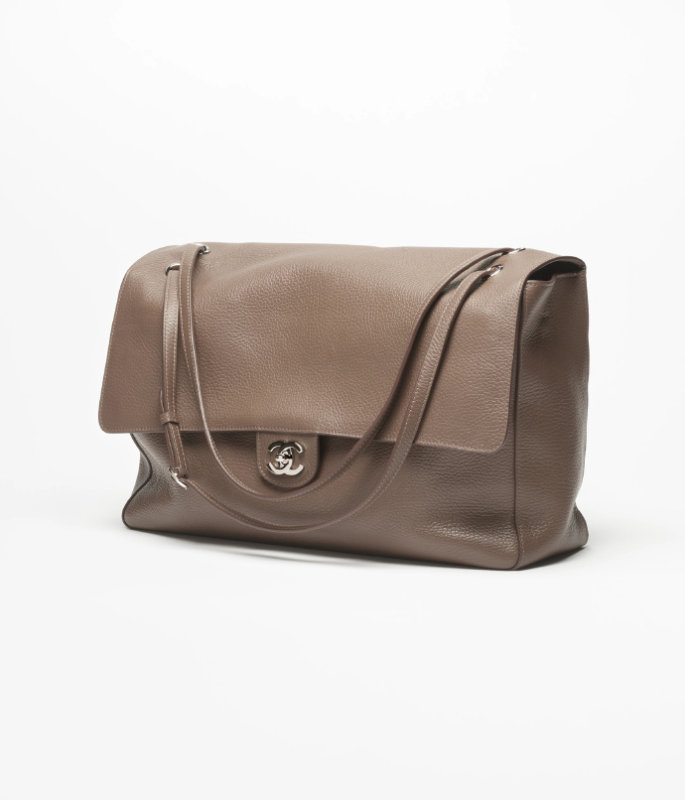 CHANEL Maxi Flapbag