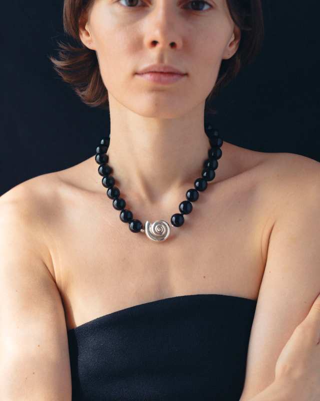 LE SUNDIAL NAUTILUS ONYX COLLAR
