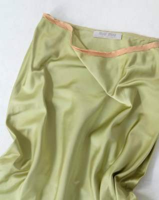 MIU MIU F/W 2000 green satin mid-length skirt