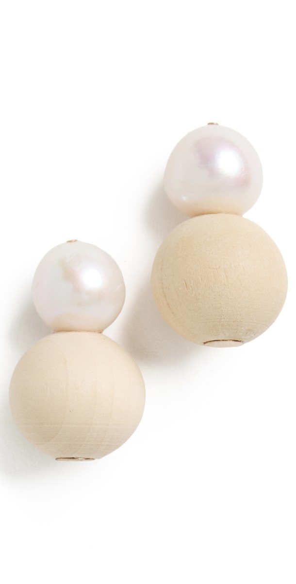 SHASHI Bois Stud Earrings PEARL/WOOD