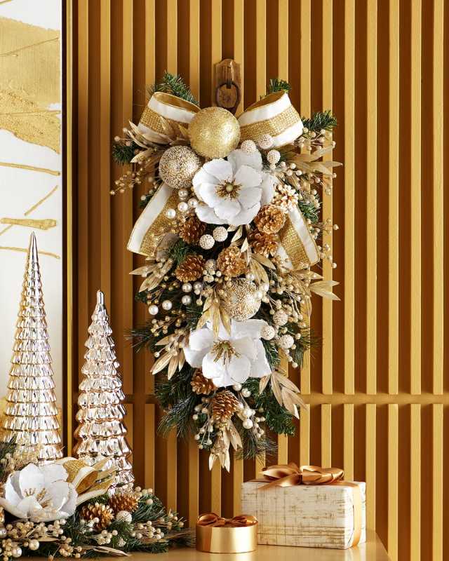 Gold Christmas Door Spray 30"