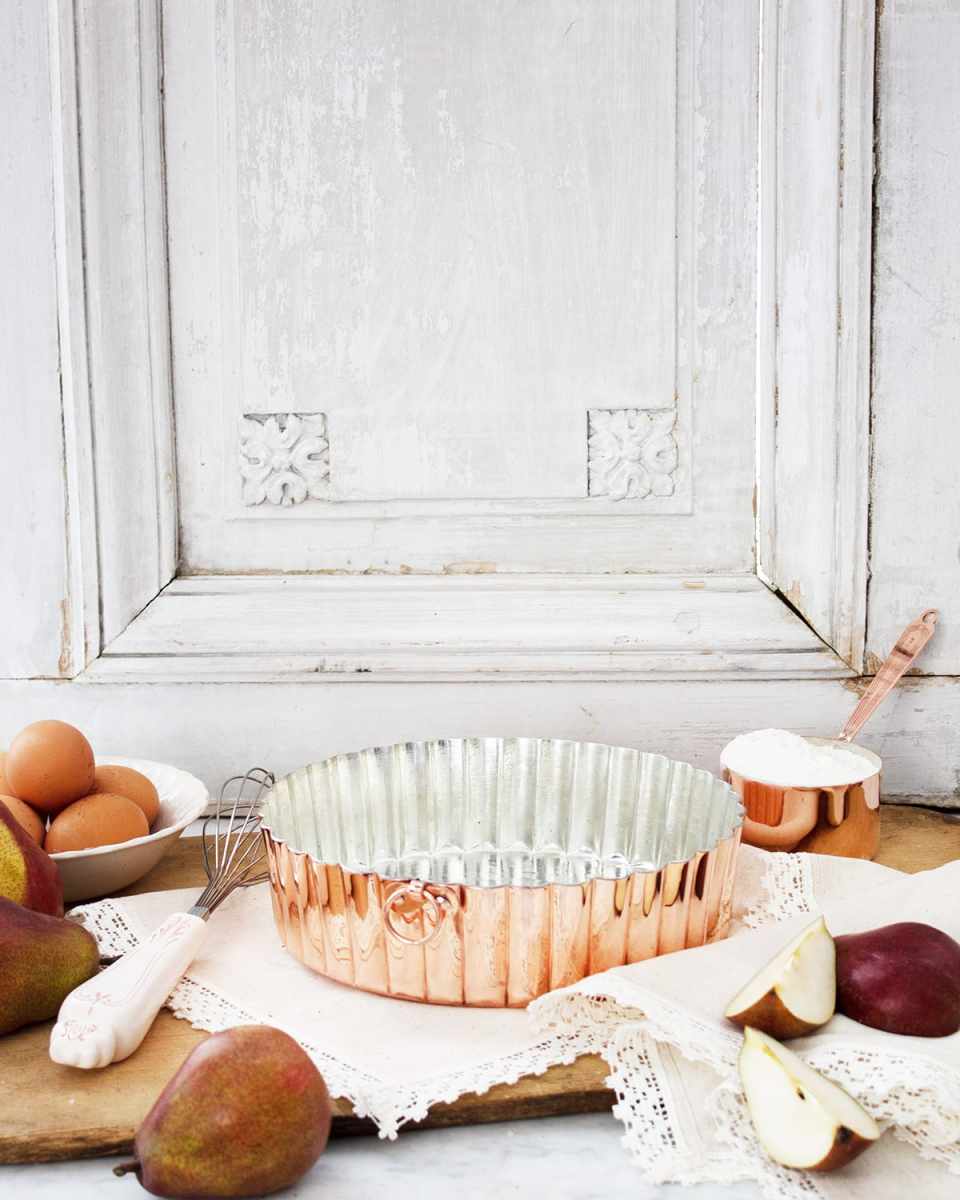 Vintage-Inspired Copper Fluted Cake Pan