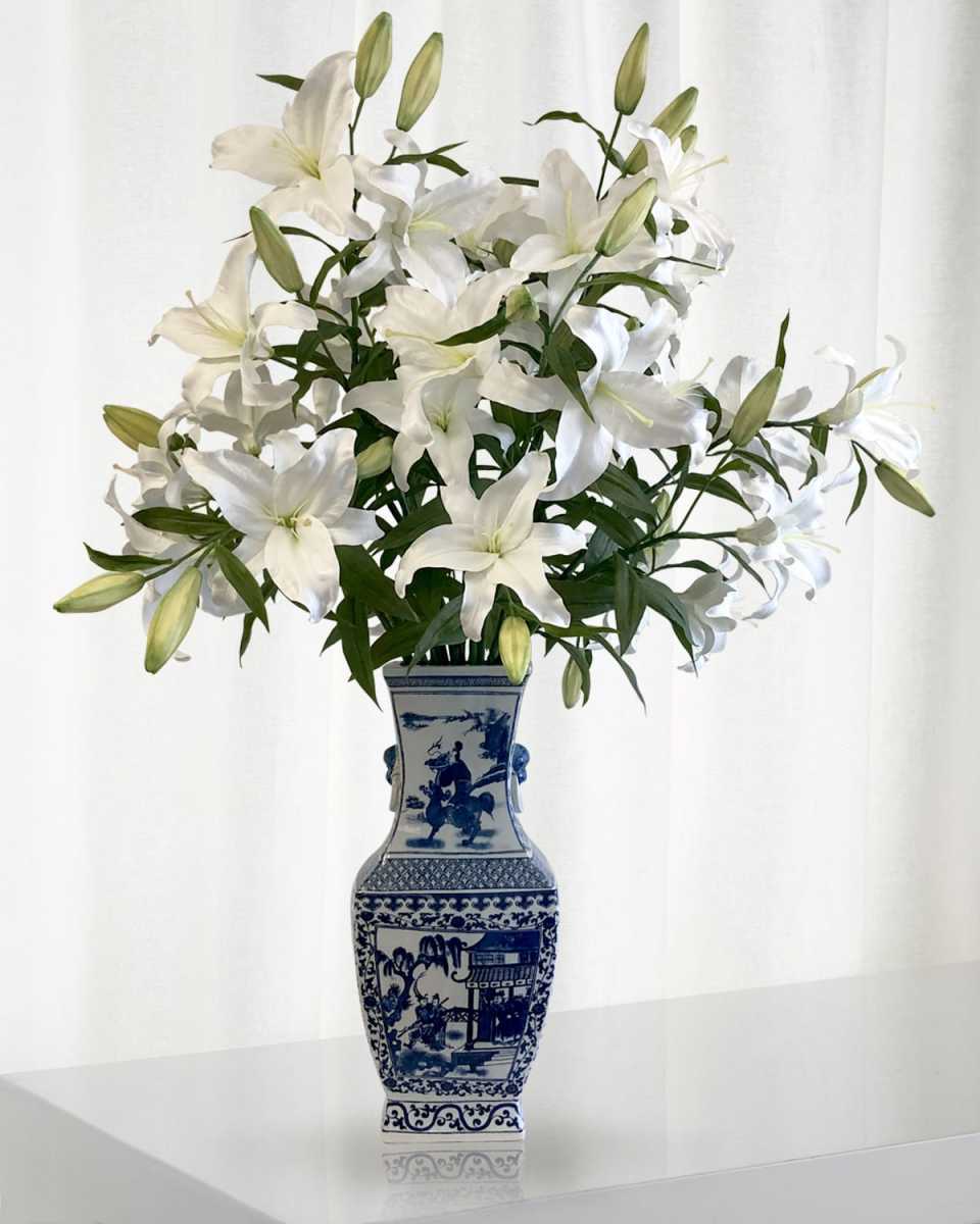 Casablanca Lily in Chinese Vase