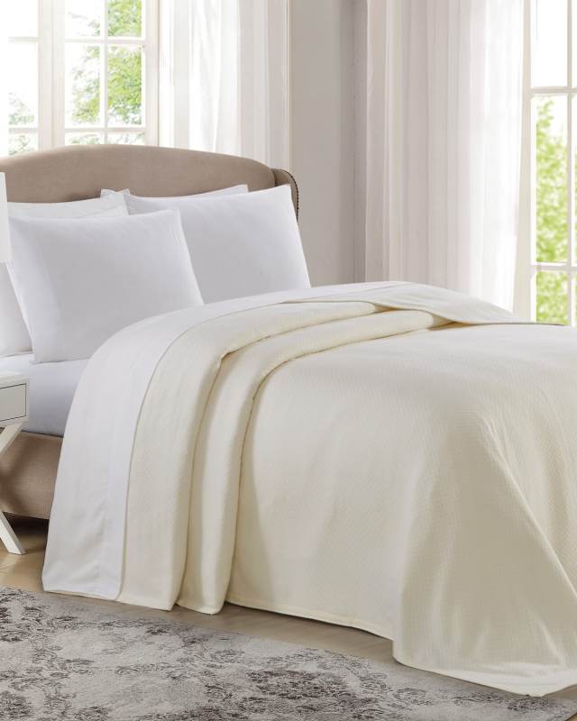 Charisma Deluxe Woven Blanket,