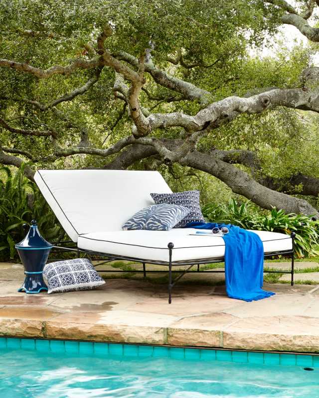 Avery Neoclassical Outdoor Double Chaise
