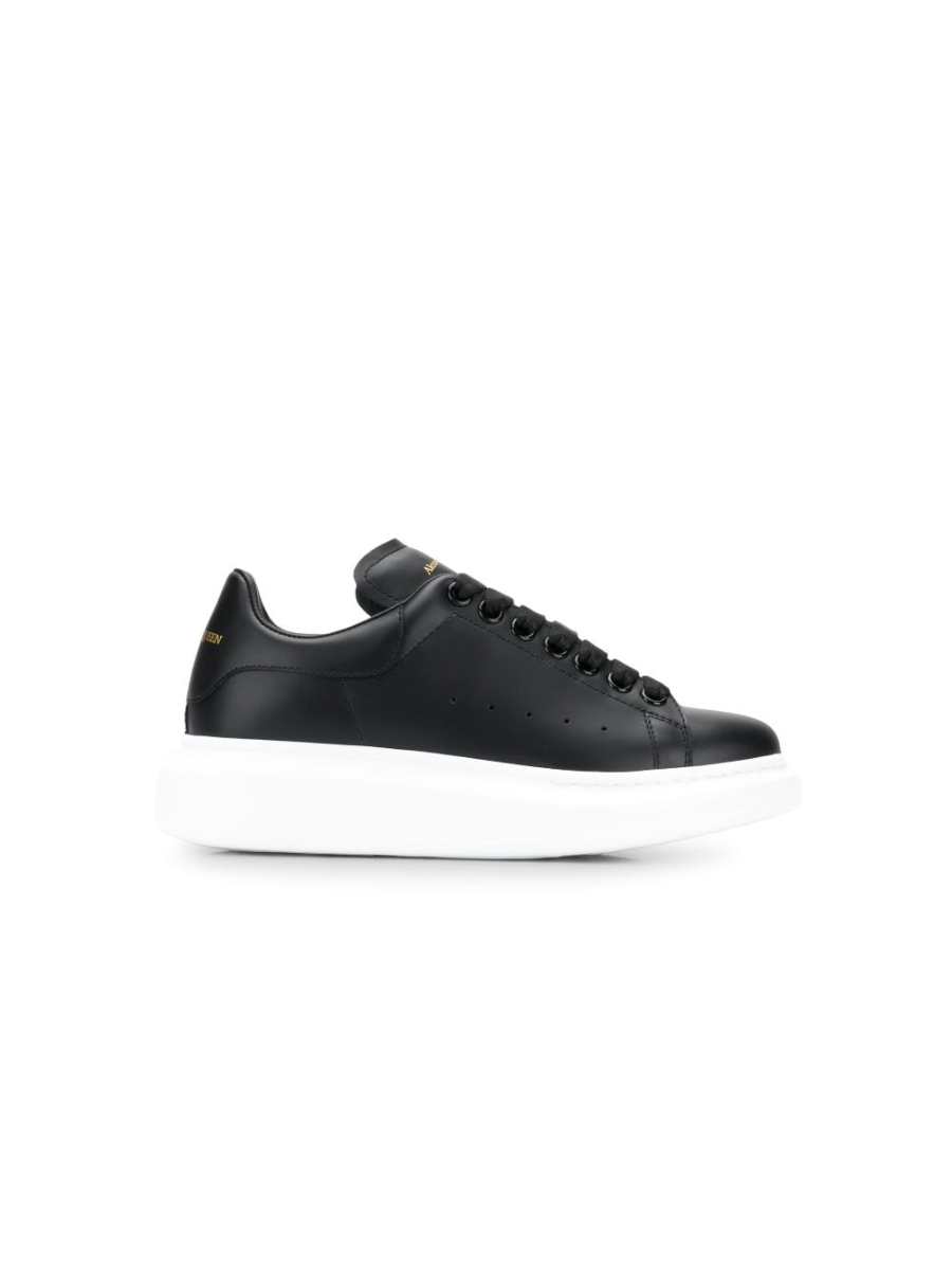 Oversized low-top sneakers