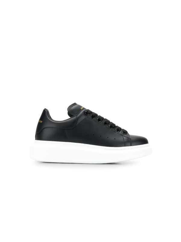 Oversized low-top sneakers
