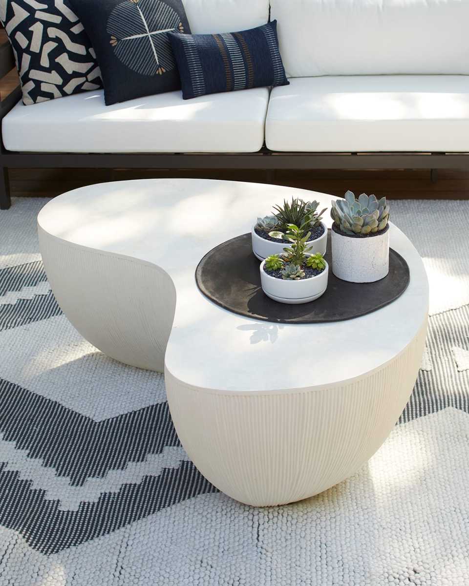 Calanova Indoor/Outdoor Coffee Table - 50"