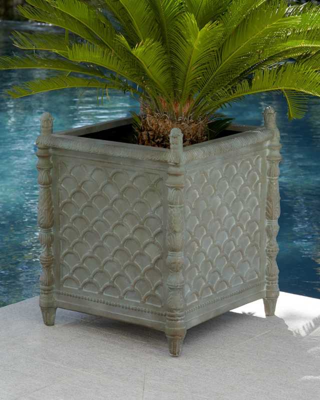 Lucia Planter