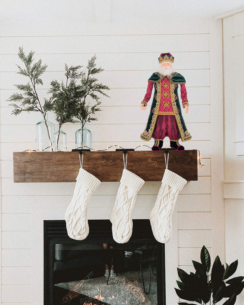 St. Nicholas Tanenbaum Tabletop Christmas Decor
