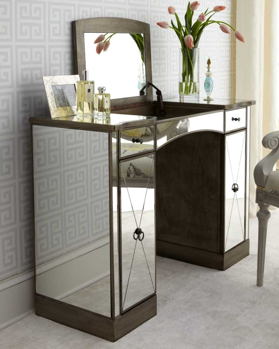 "Laria" Vanity