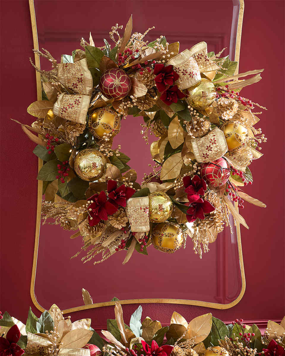 28" Gold Christmas Pre-Lit Wreath