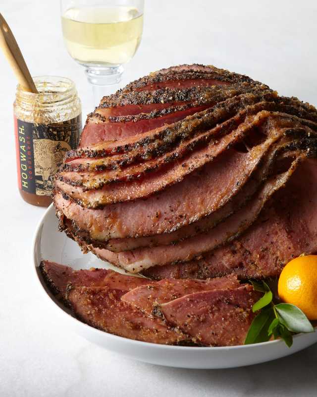 Hickory-Smoked Peppered Whole Ham, For 20-25 People