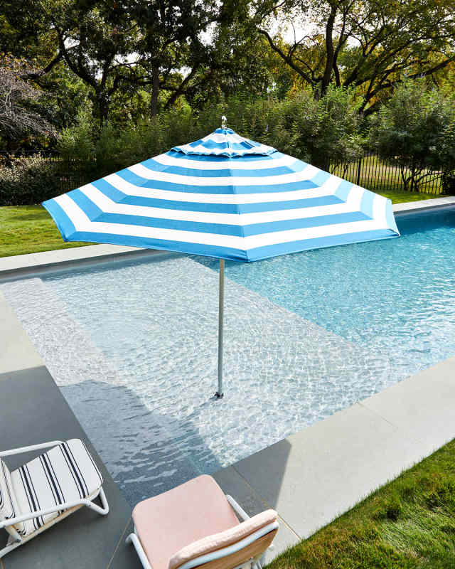 9' Commercial Grade Umbrella with Base