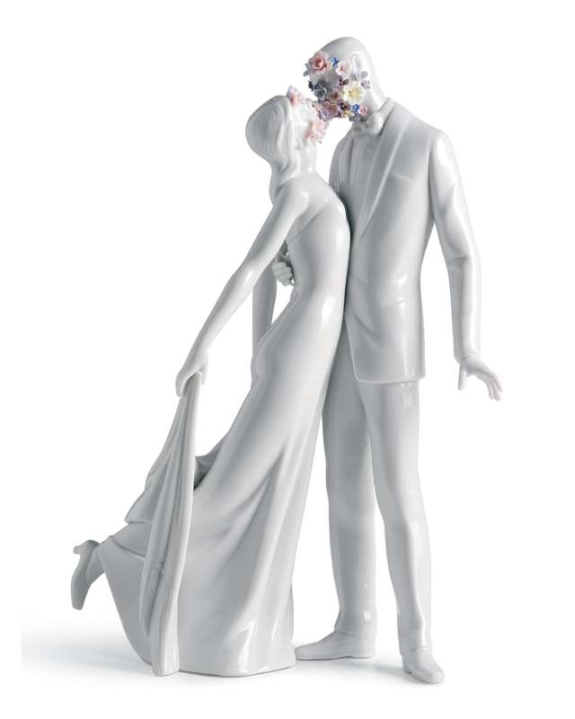 Love I Sculpture