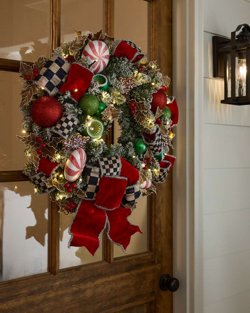 Bake Shop Illuminated Christmas Wreath