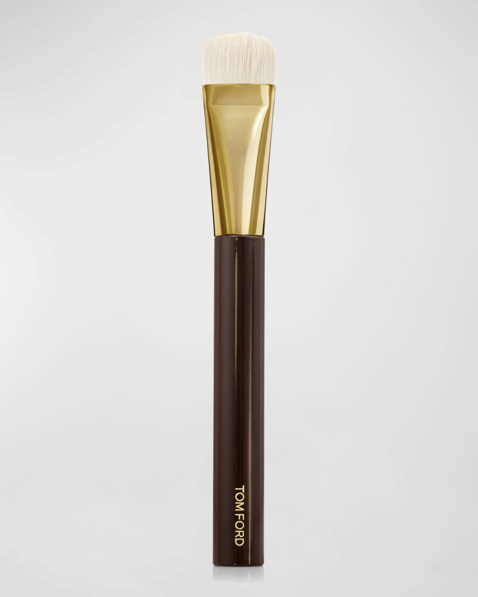Shade and Illuminate Makeup Brush 04