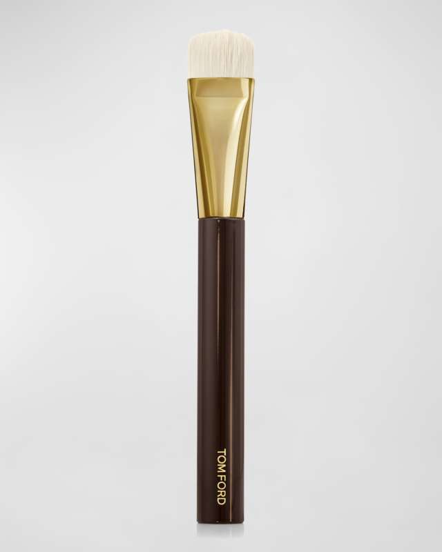 Shade and Illuminate Makeup Brush 04