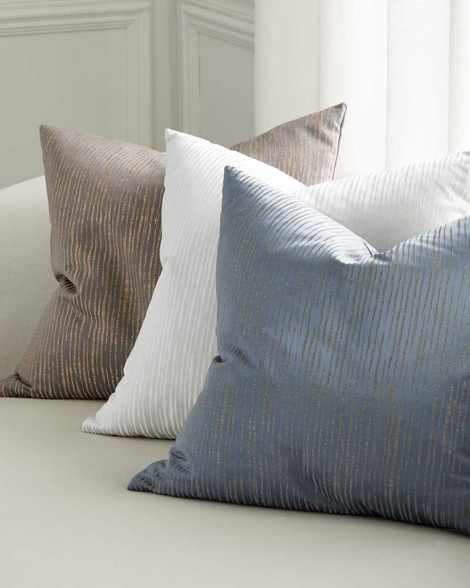 Vitaly Decorative Pillow, 22"