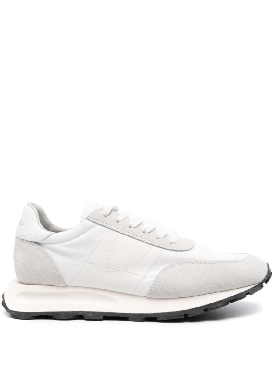 Tour sneakers