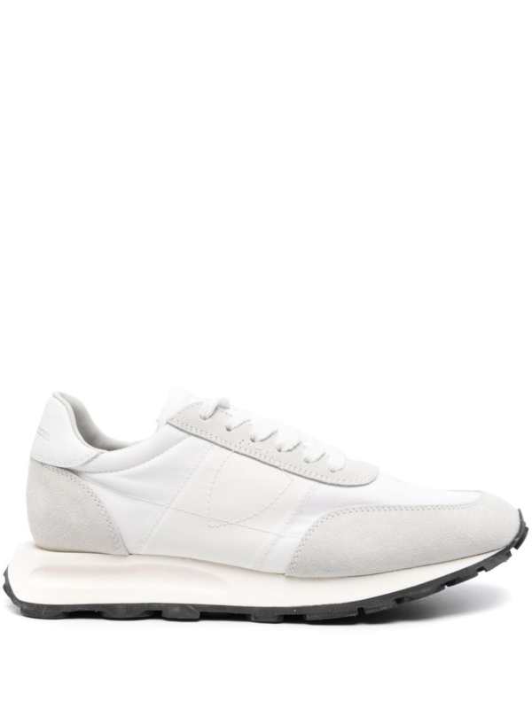 Tour sneakers